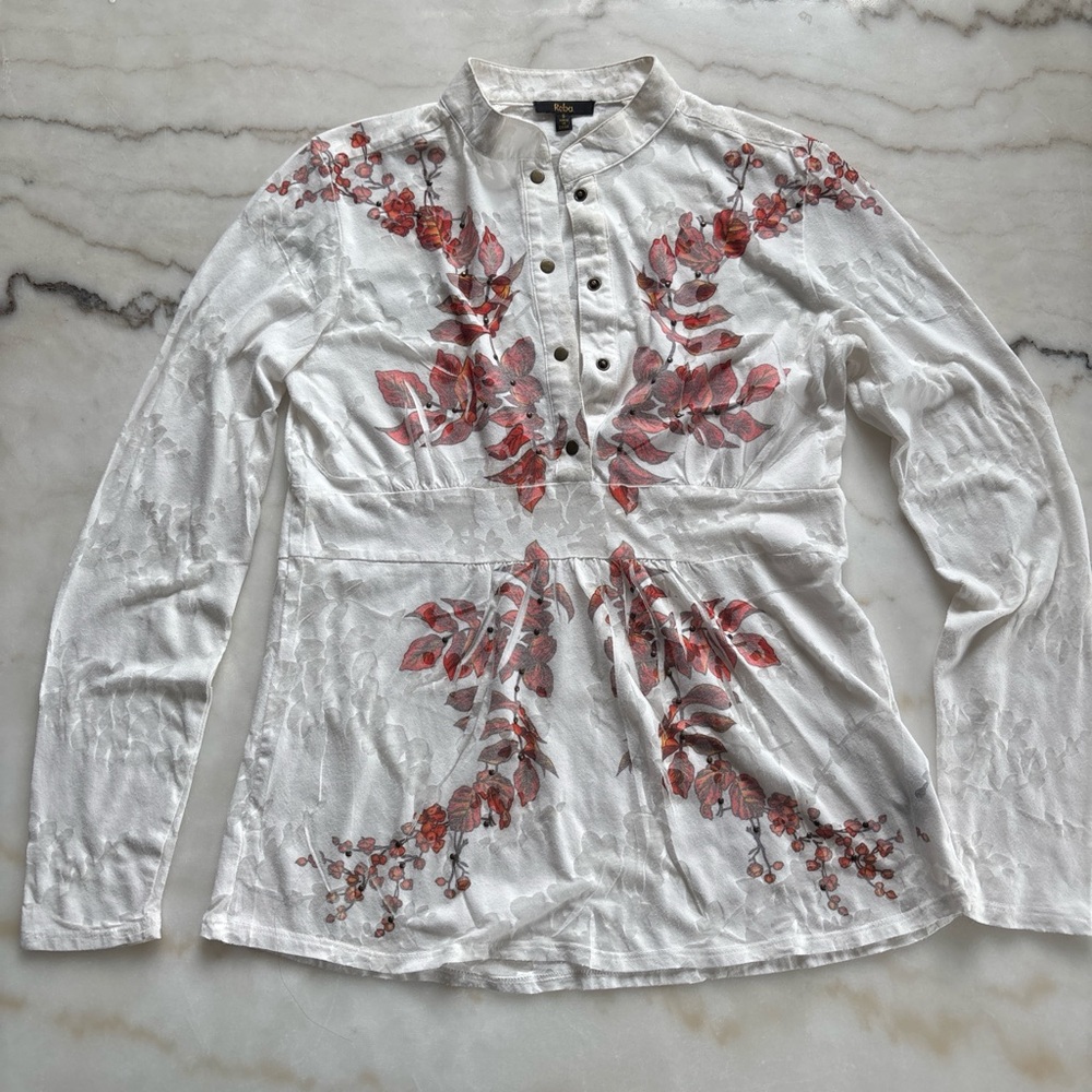 REBA McEntire White Floral Embroidered Henley Blouse Empire Waist Size Small